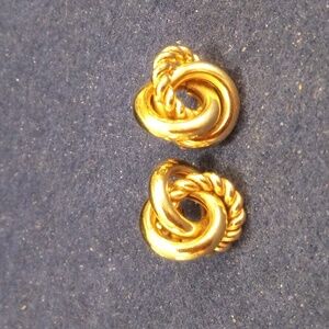 Elegant Goldtone Knot Earrings. Vintage